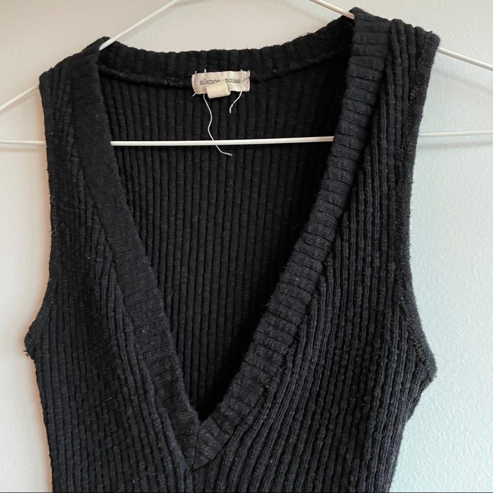 Deep V Ribbed Tank - Picture 2 of 5